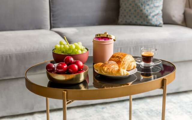 Luxury 2 bedroom 2.5 bathroom Louvre