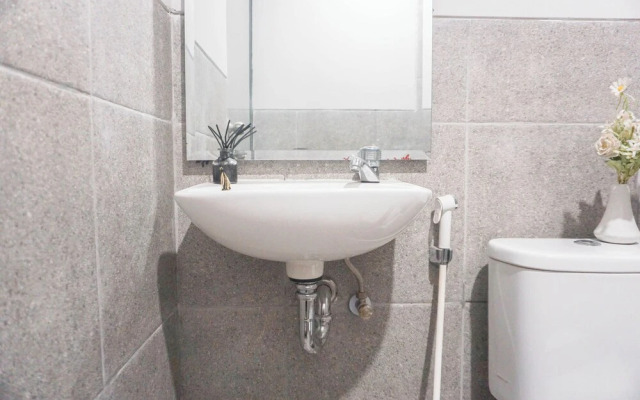 Cozy And Homey Studio At Riverdale Apartment