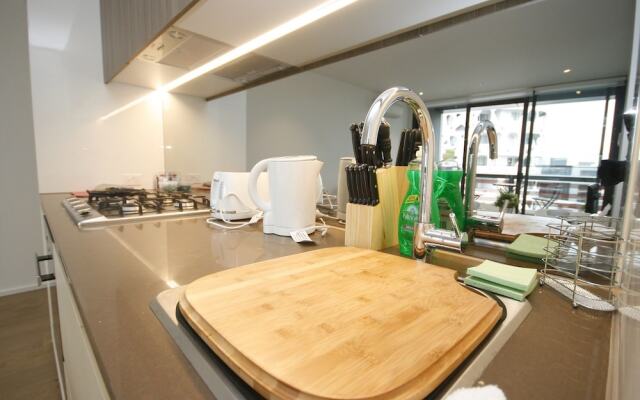 Onelife Docklands Luxury Apartment