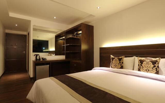 Clover Suites Royal Lake Yangon