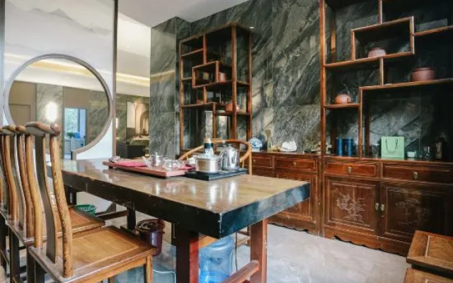 Xinxuan Hotel (Zhengzhou Zhongzhou Avenue Qilihe Subway Station)