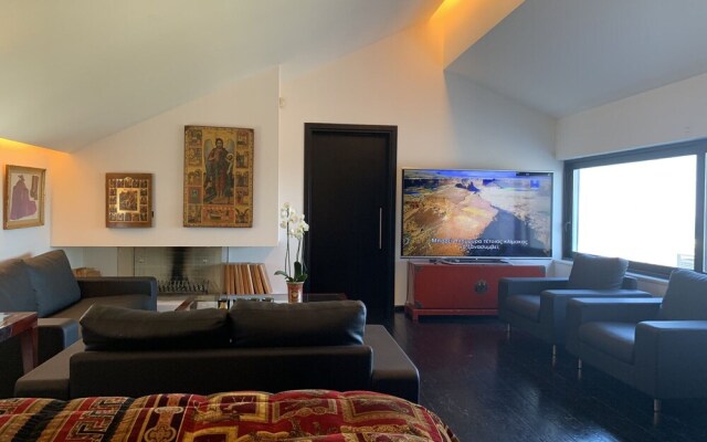 Luxury Villa Marathon