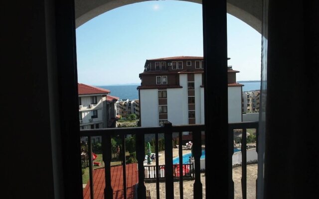 Sea View 2 Bed Apartment With Pool