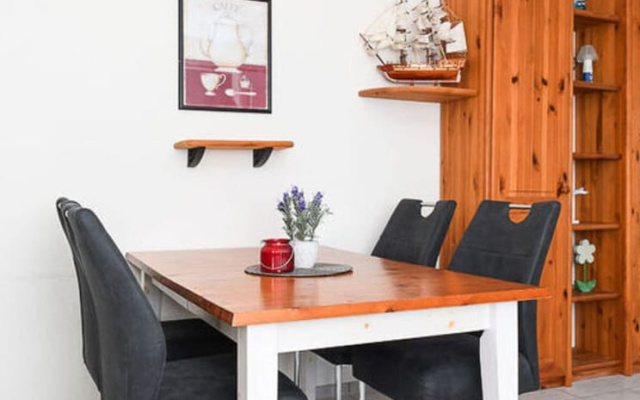 Friesengold Modern Retreat