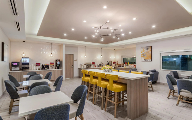 Best Western Plus Mid County
