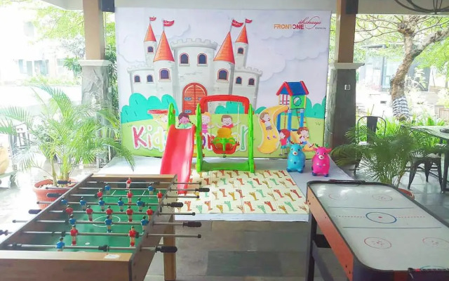 Front One Akshaya Hotel Karawang