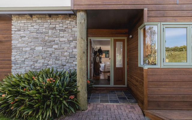 Seaview Sojourn - Waiheke Escapes