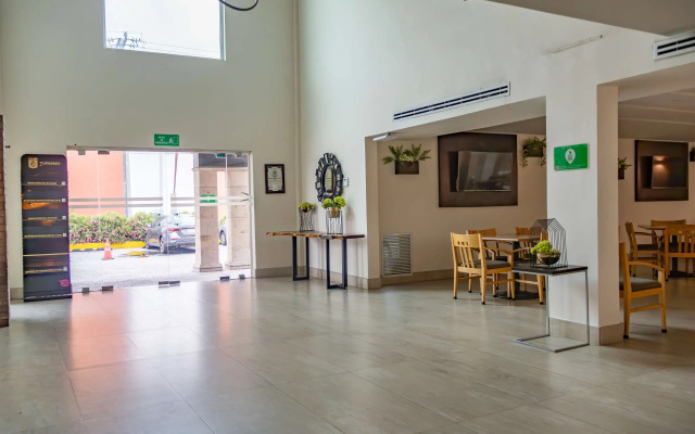 BEST WESTERN Plus Monterrey Colon