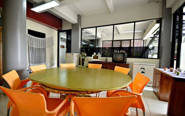 ZEN Rooms Tebet Gudang Peluru