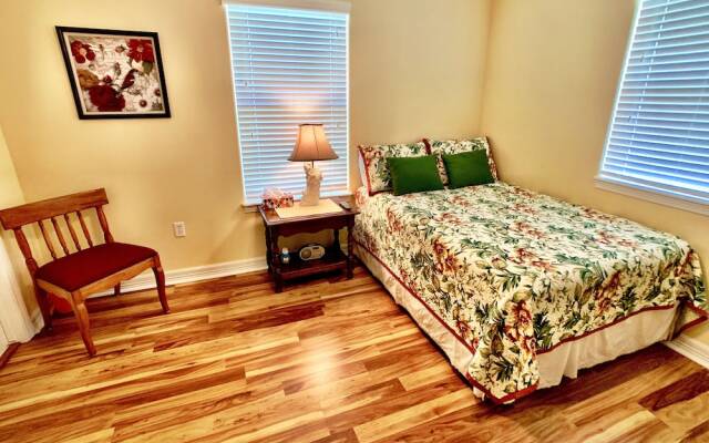 Mi Casa Del Mar 2 Bedroom Home by RedAwning