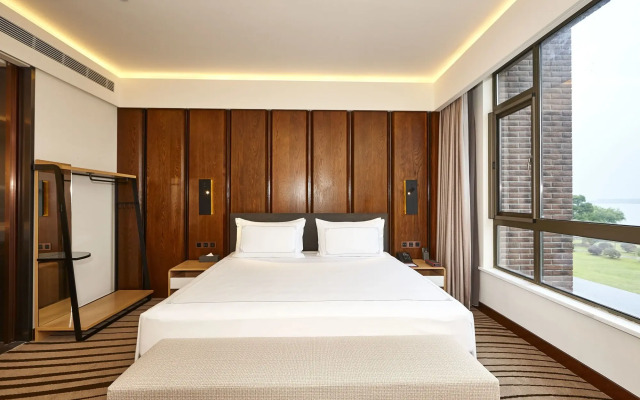 Tongli Lakeview Hotel