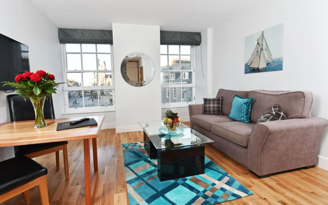Royal Athenaeum Suites