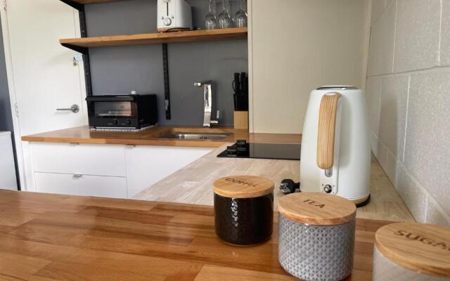 Private 2 bedrooms suite with free parking