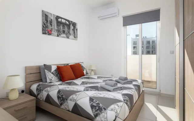 Stylish Penthouse - Terrace near Spinola