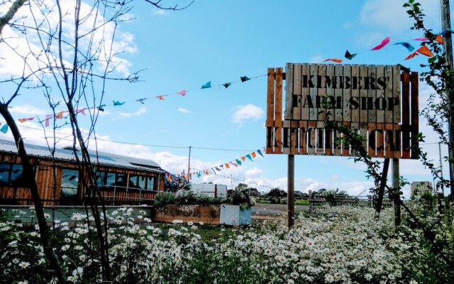 Beautiful Rural Yurt With Wood Fired hot tub