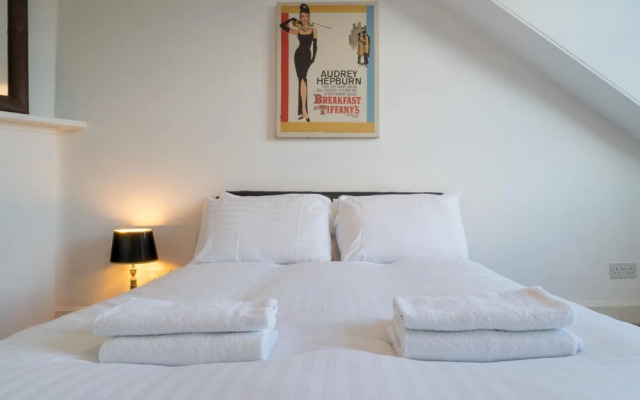 Queen St: Superb Penthouse Flat W/roof Terrace