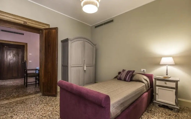 Palazzina Canal - Experience and Enjoy 5 Elegant Bedrooms