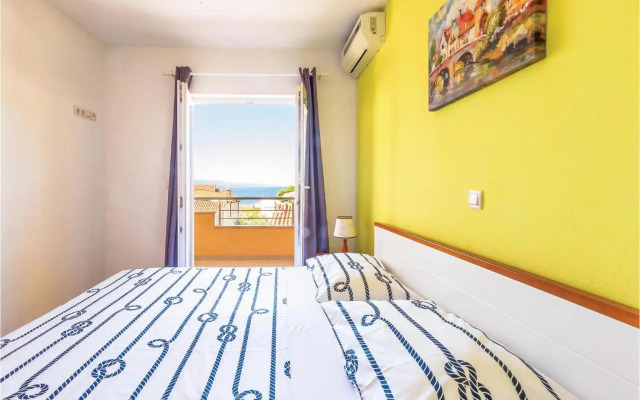 Three-Bedroom Apartment with Sea View in Baska Voda