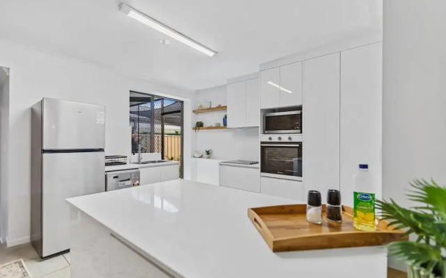 Rainforest Reef Retreat - Esplanade Ground-floor Apartment