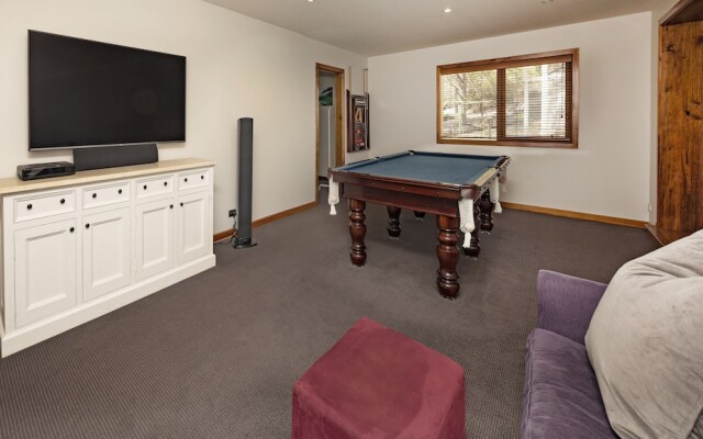 Rimrock - Superior waterfront home