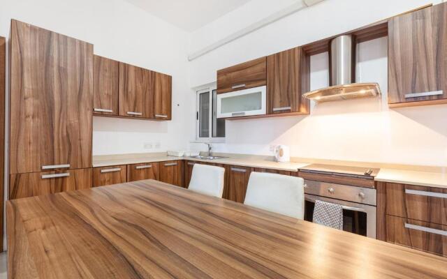Modern APT next to UNI Skatepark St Julians by 360 Estates