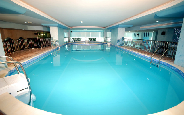 Al Bustan Tower Hotel Suites