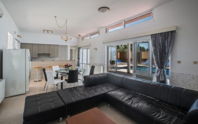 Celebrity Villa Jamie Laing