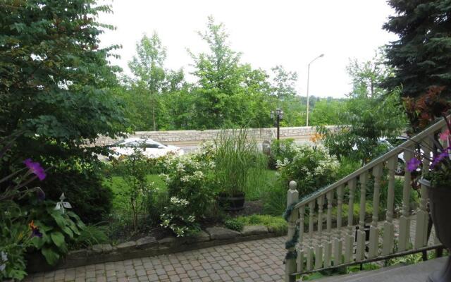 Redwood Bed and Breakfast