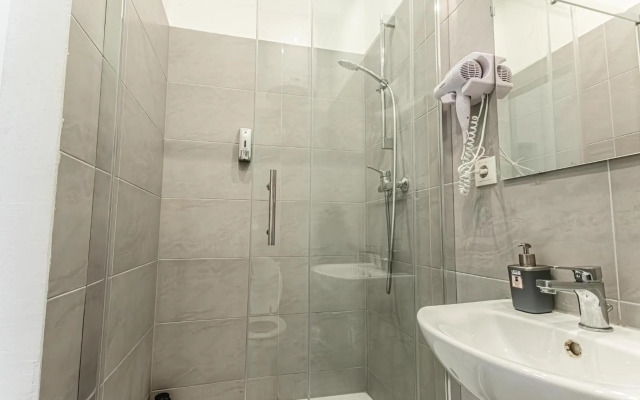 Gorgeous 1BR Apt near AKH Hospital