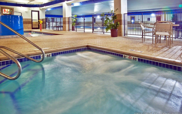 Holiday Inn Express & Suites Sheldon by IHG