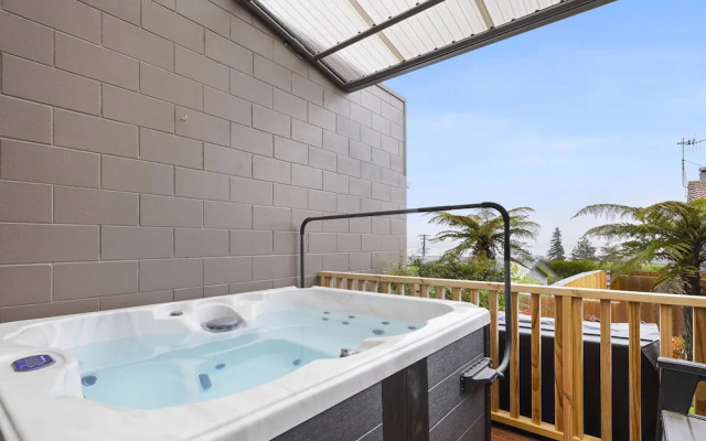 Lakeview Escape with spa - sauna - patio