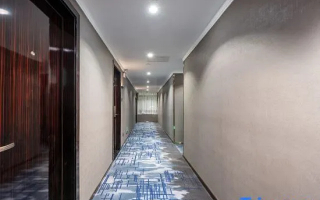 Pullanoman Holiday Inn