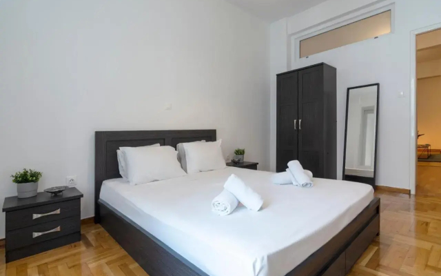Modern 2BD apt in Athens , 3-min metro