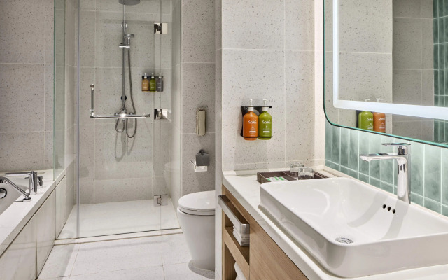 Holiday Inn & Suites Makati by IHG