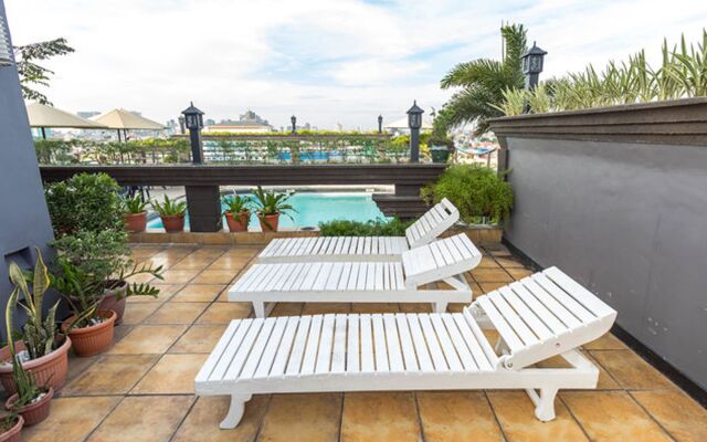 Urban Travellers Hotel