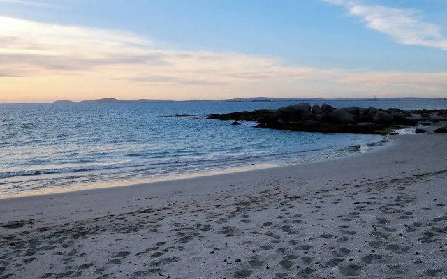 The Pelican - Stunning 3-bedroom Holiday Home in Langebaan