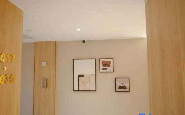 Xingjia Hotel (Ningbo Zhenhai Avenue Subway Station)