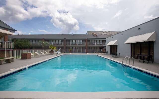 Super 8 by Wyndham Mobile I-65