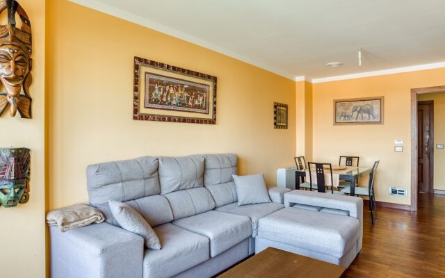 Cheerful Holiday Home in Santa Cruz near Sea Beach