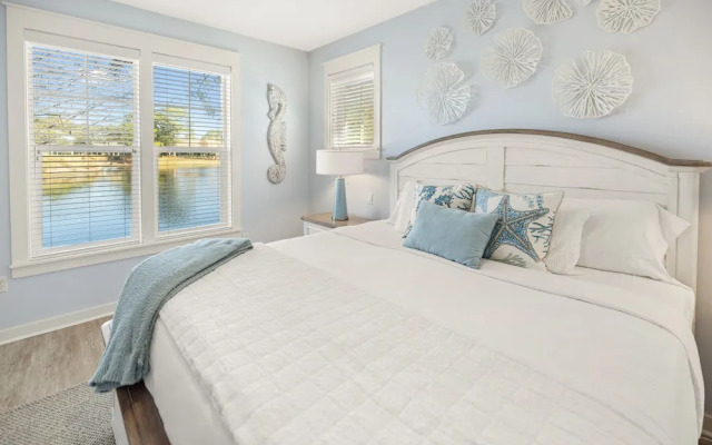 1332 Laurel Grove 3 Bedroom Home by RedAwning