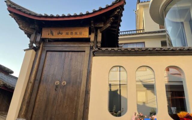Qianshan Viewing Homestay (Lijiang Dashuiche)