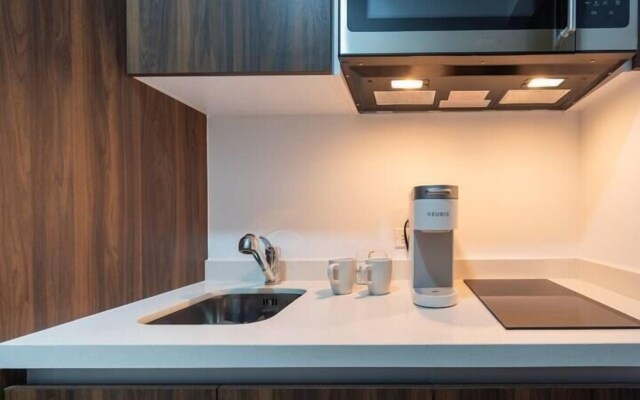 Stylish Studios Pool Near Beach