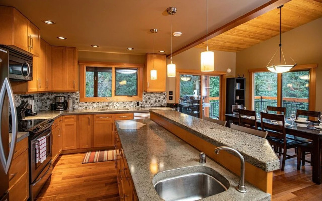 Begbie Snug by Revelstoke Vacations