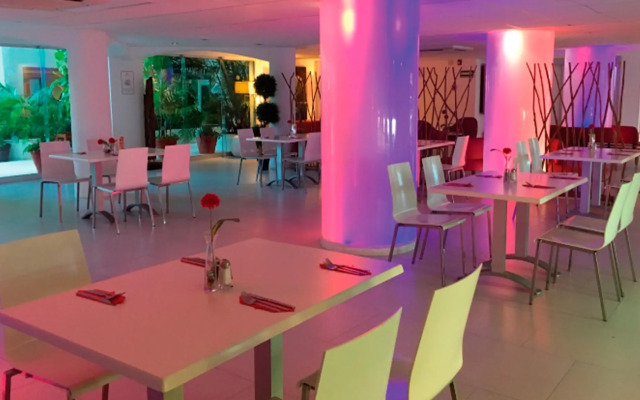 Adhara Express Hotel