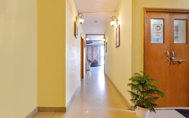 Fabhotel Royal Residency