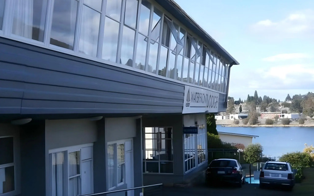 Waterfront Lodge Motel