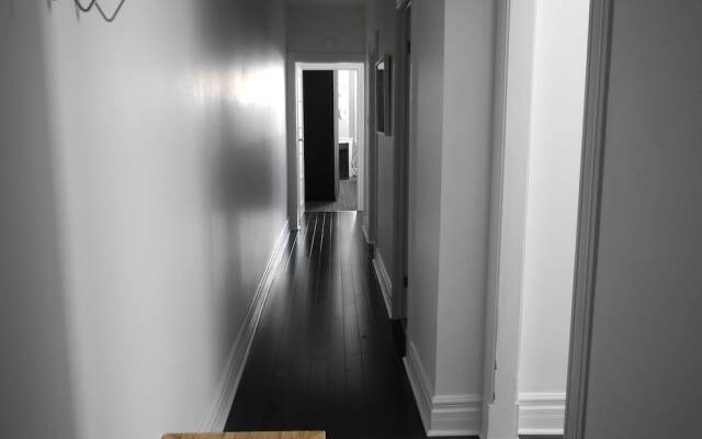 Stunning Two Level Home 3 Bedrooms