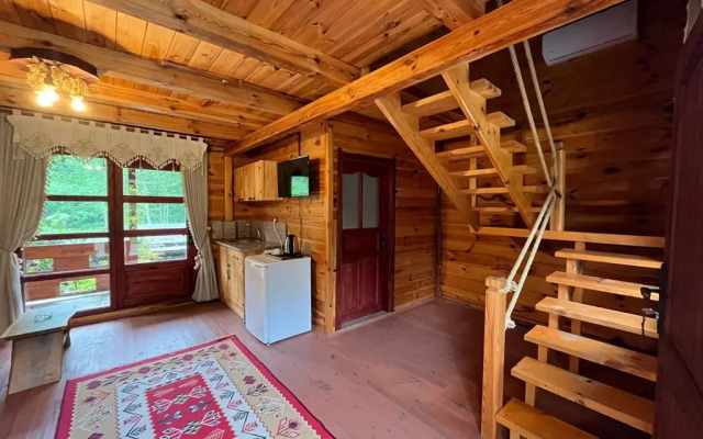 Teona Caglayan Bungalov