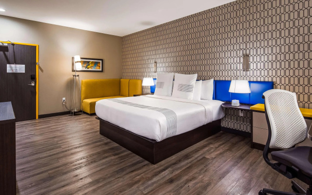 GLō Best Western Dallas South DeSoto