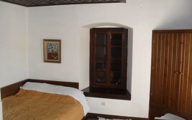 Traditional Guest Home Dimou